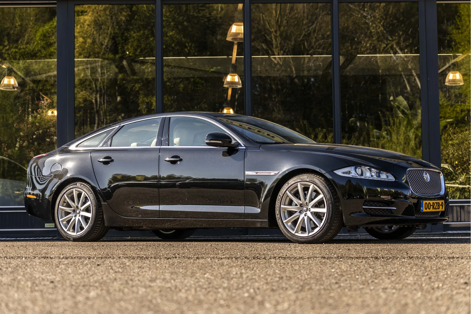 Jaguar XJ (2010) — foto 1