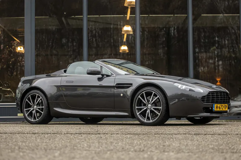 Aston Martin V8 Vantage (2011)