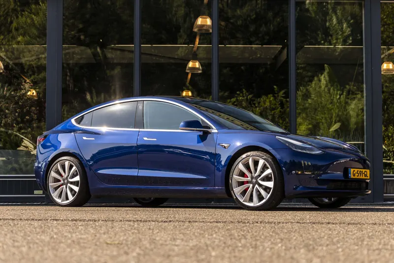 Tesla Model 3 (2019)