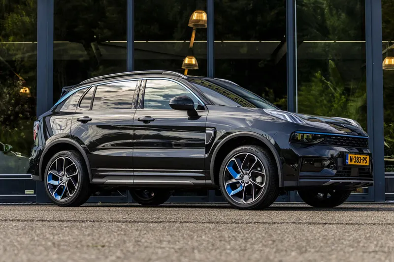 Lynk & Co 01