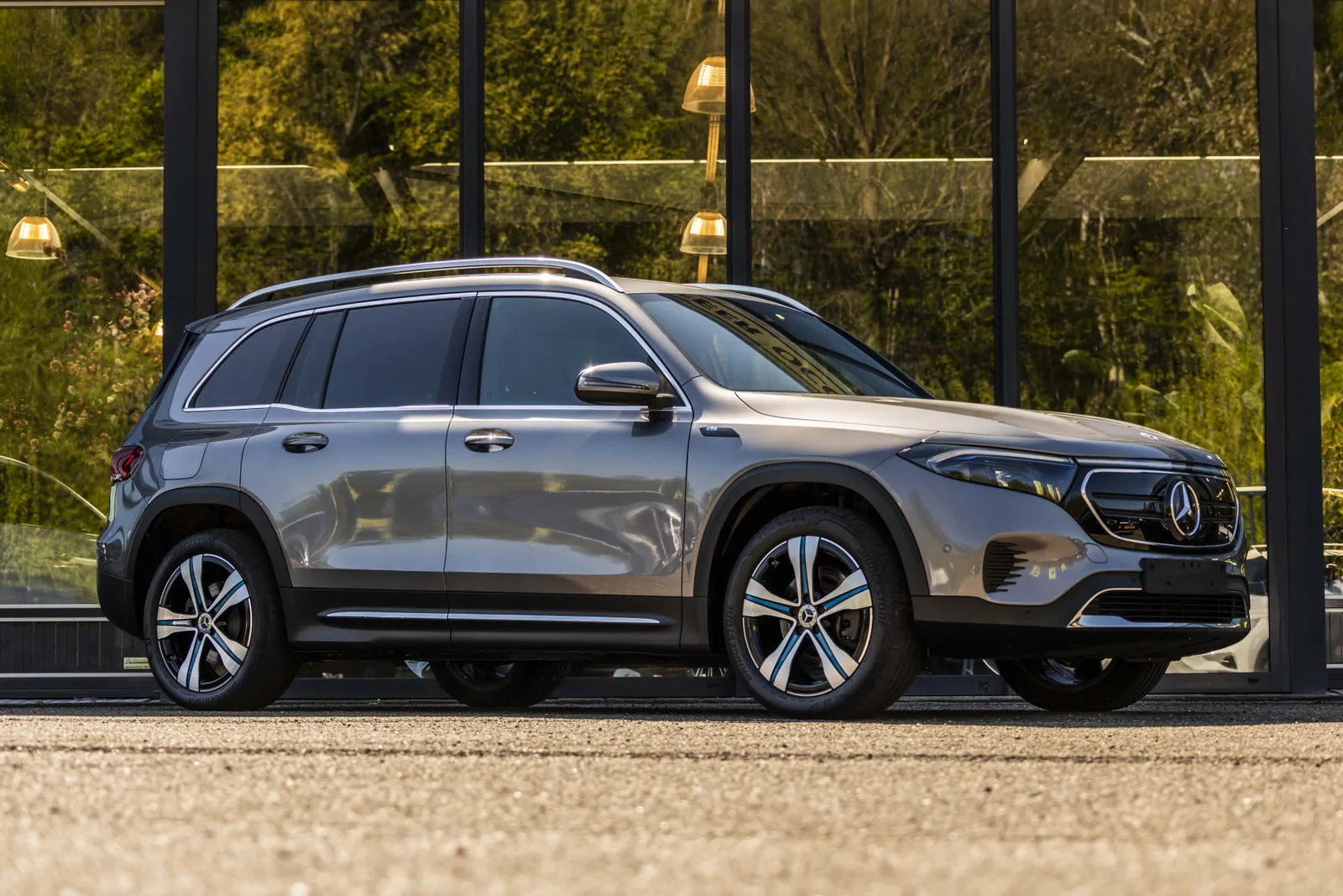 Mercedes-Benz EQB (2022) — foto 1