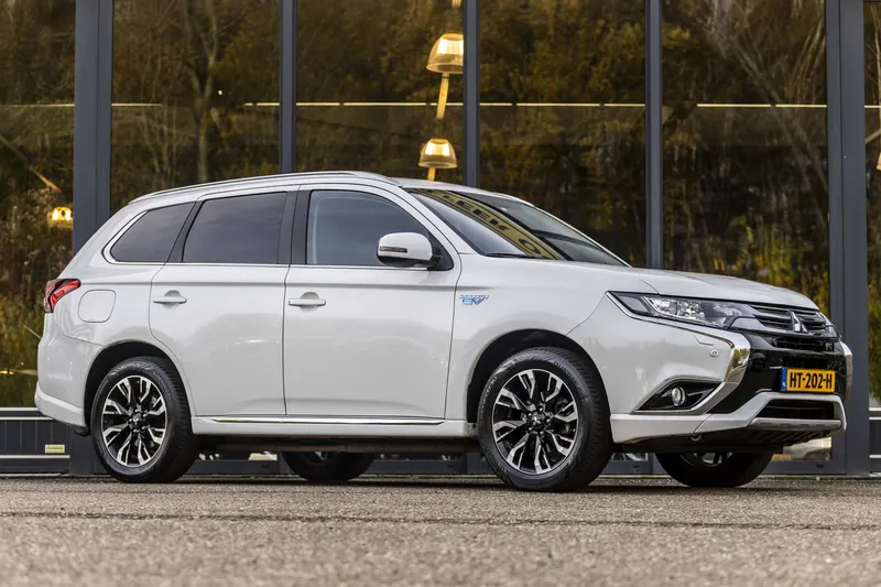 Mitsubishi Outlander (2015)