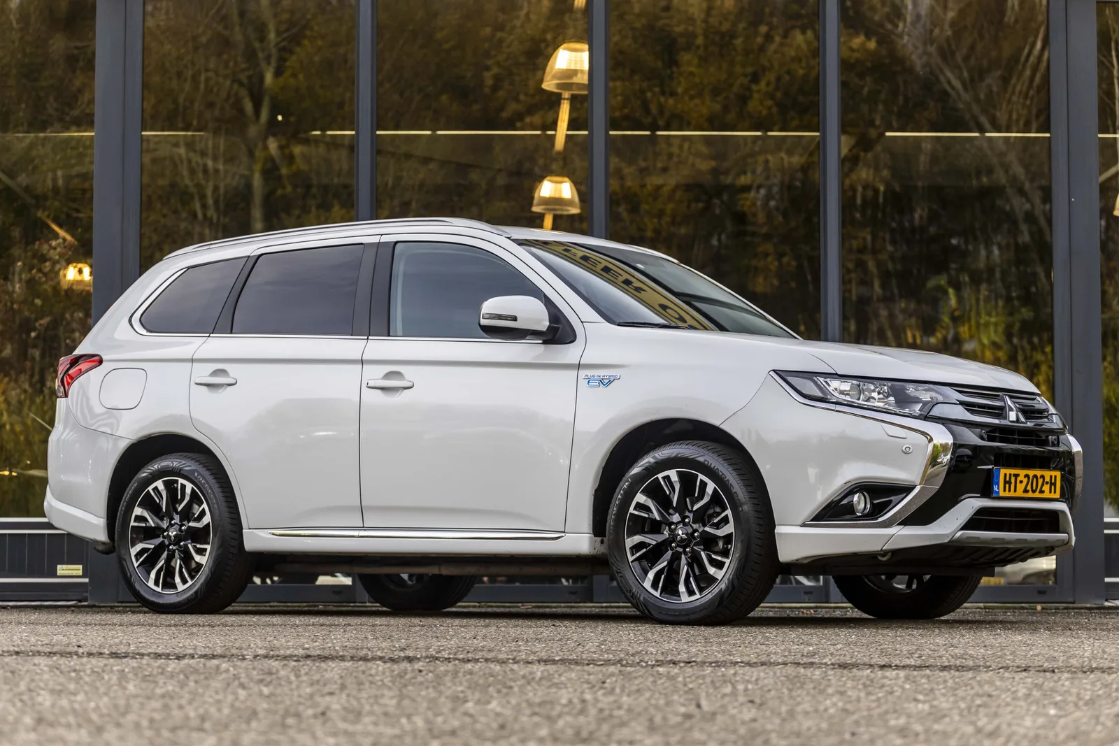 Mitsubishi Outlander (2015) — foto 1