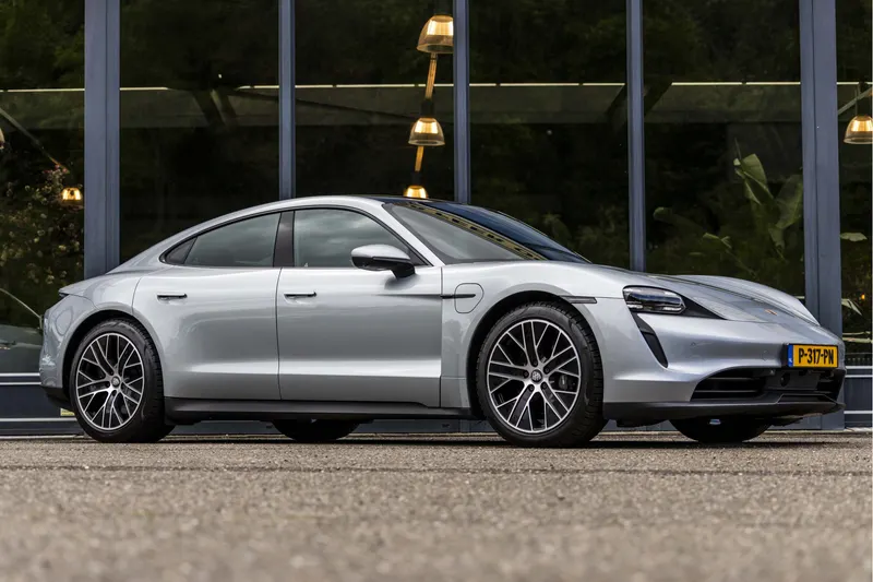 Porsche Taycan (2022)