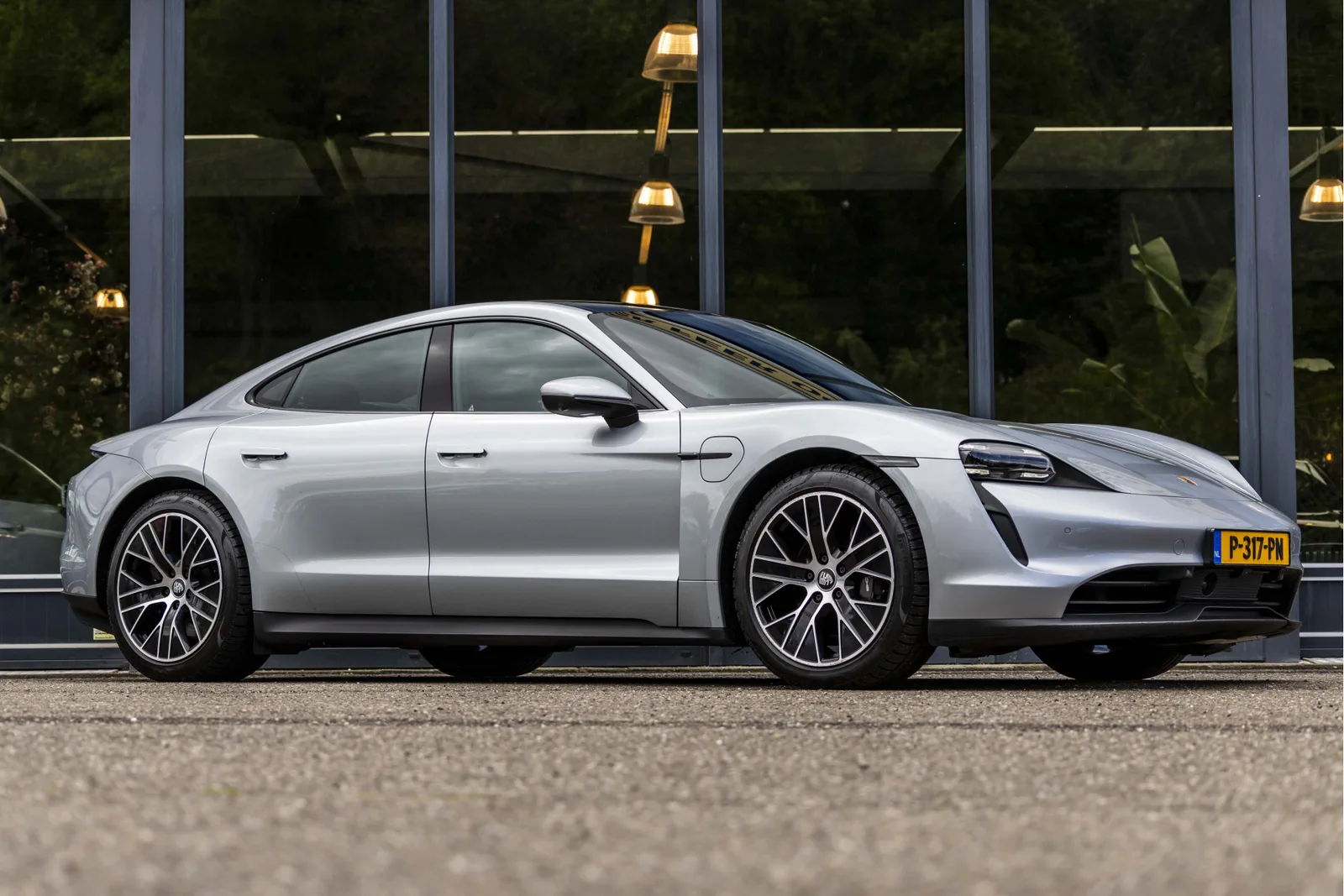Porsche Taycan (2022) — foto 1