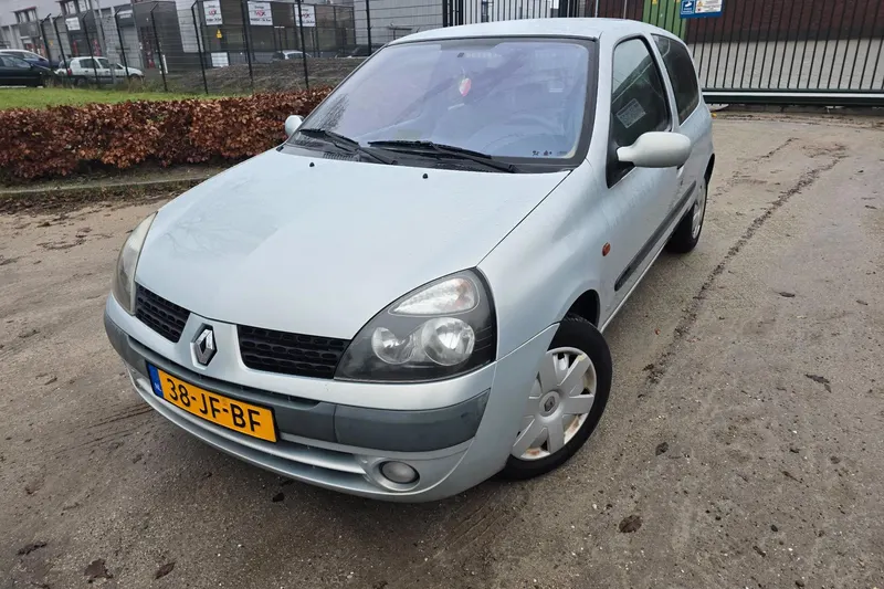 Renault Clio (2002)