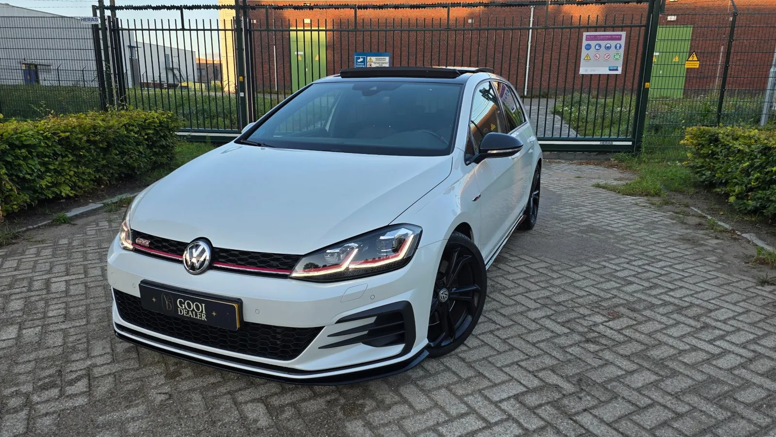 Volkswagen Golf (2019) — foto 1