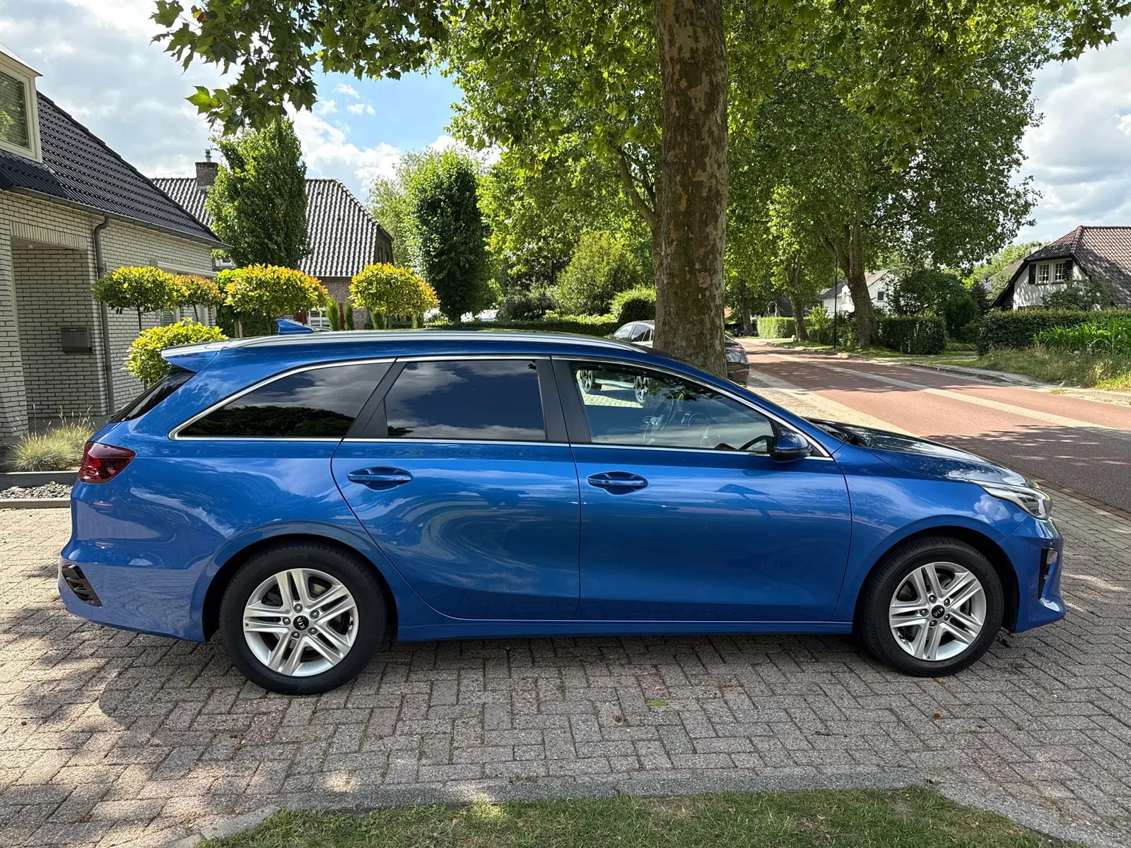Kia Ceed Sportswagon (2020) — foto 1