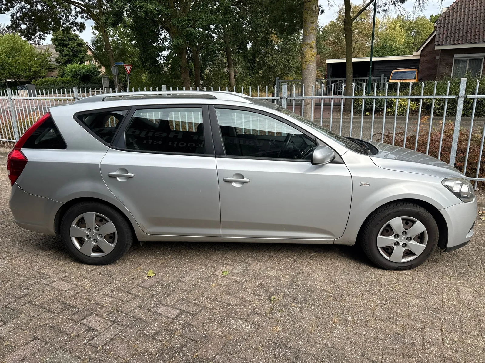Kia Cee'd (2010) — foto 1