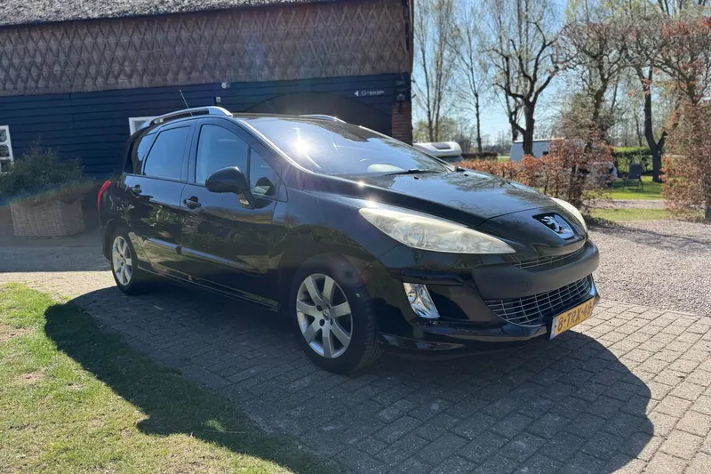Peugeot 308 (2011)