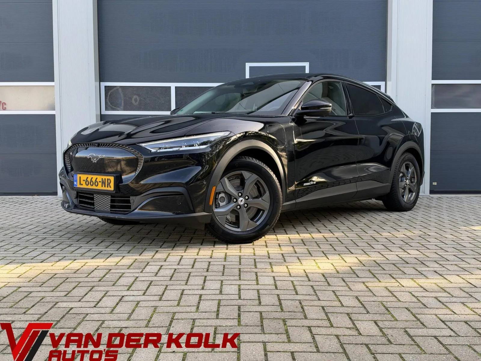 Ford Mustang Mach-E (2021) — foto 1