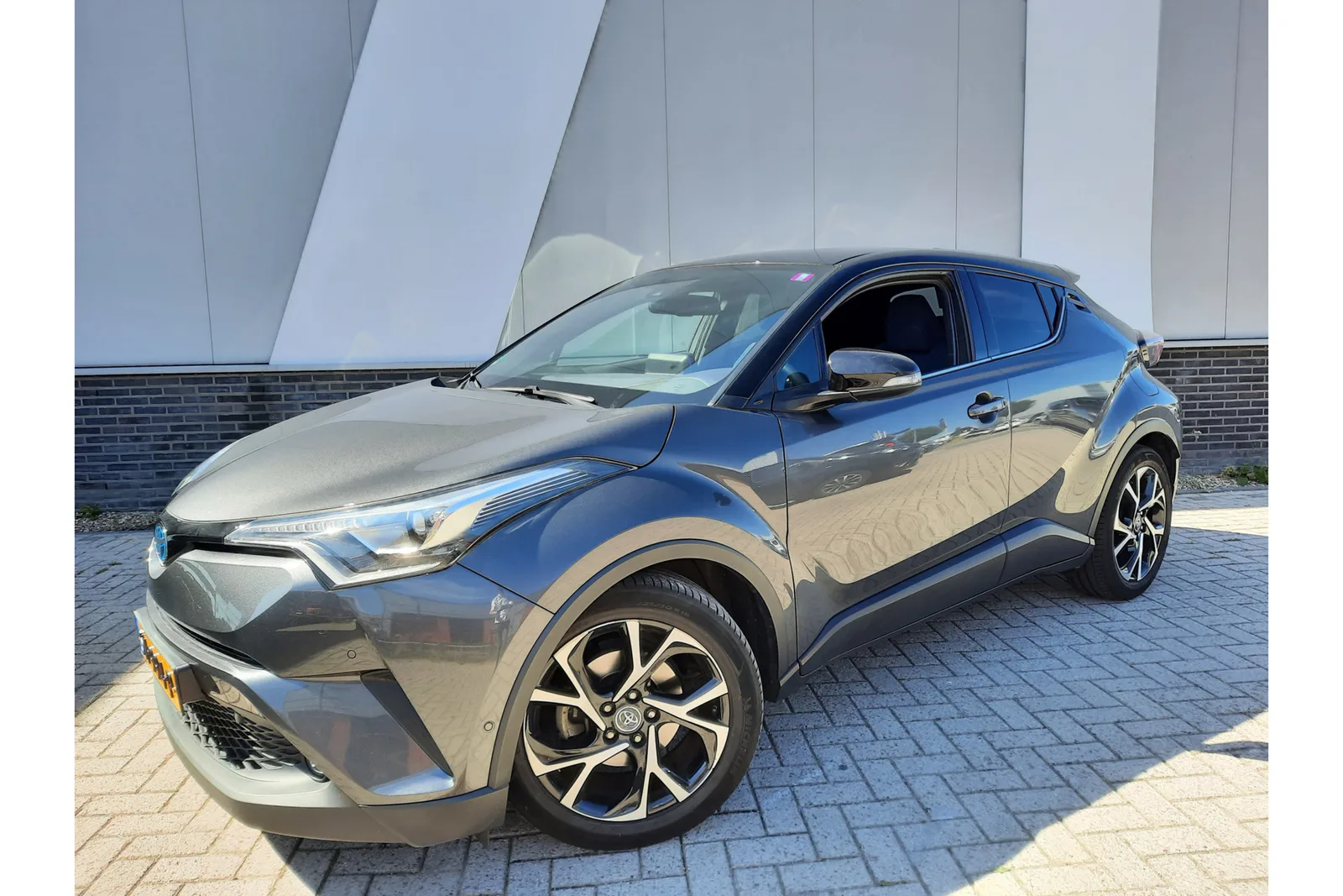 Toyota C-HR (2018) — foto 1