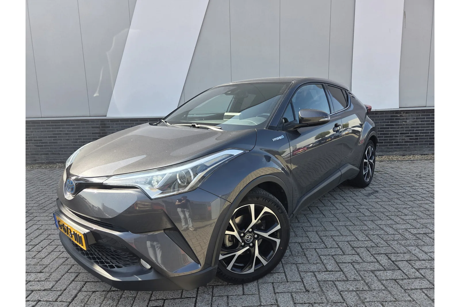 Toyota C-HR (2019) — foto 1