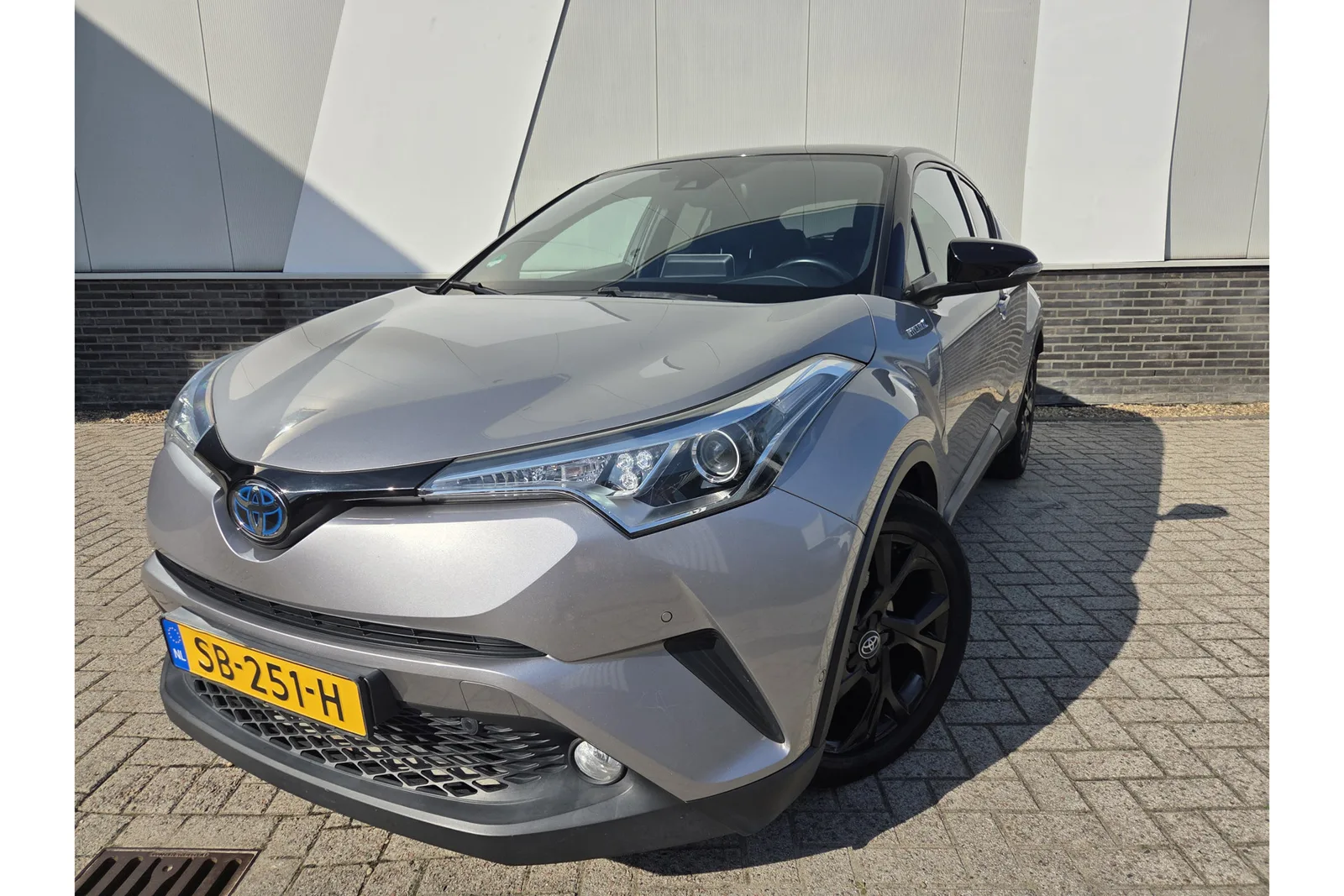 Toyota C-HR (2018) — foto 1