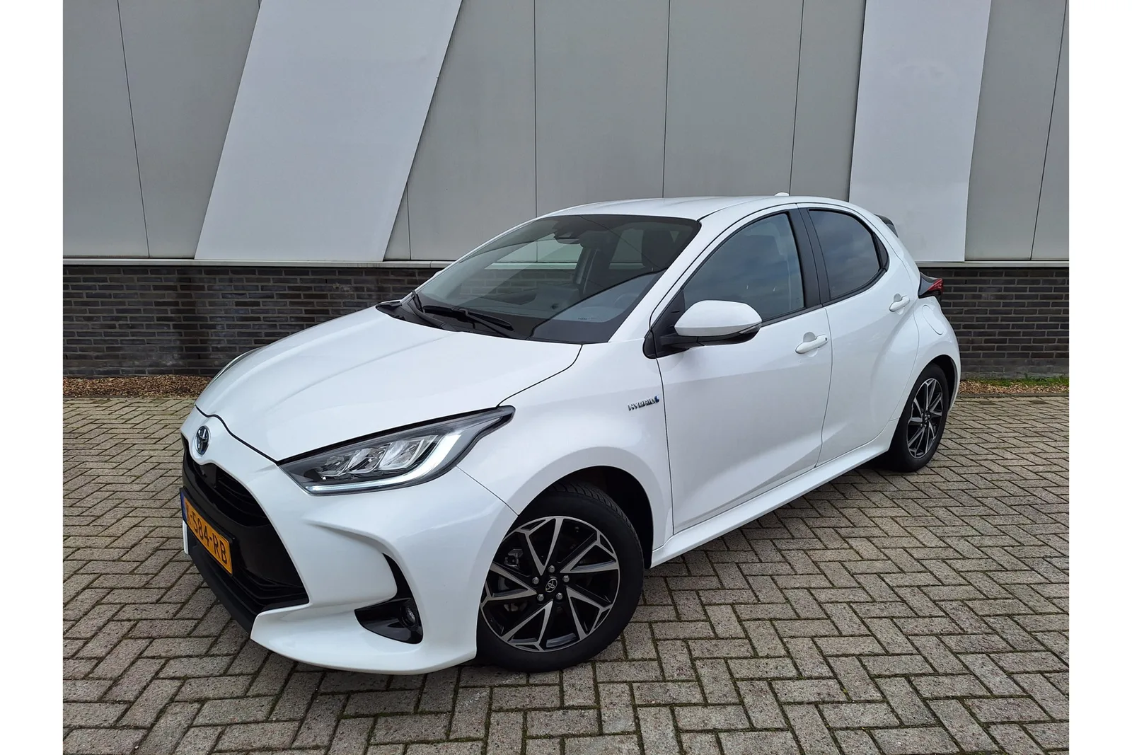 Toyota Yaris (2021) — foto 1
