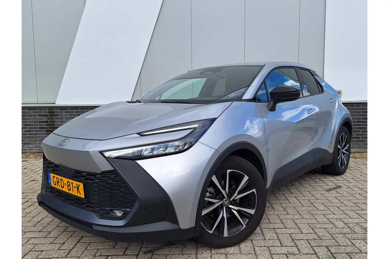 Toyota C-HR (2024) — foto 1