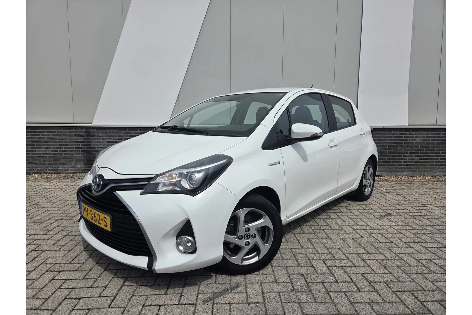 Toyota Yaris (2016) — foto 1
