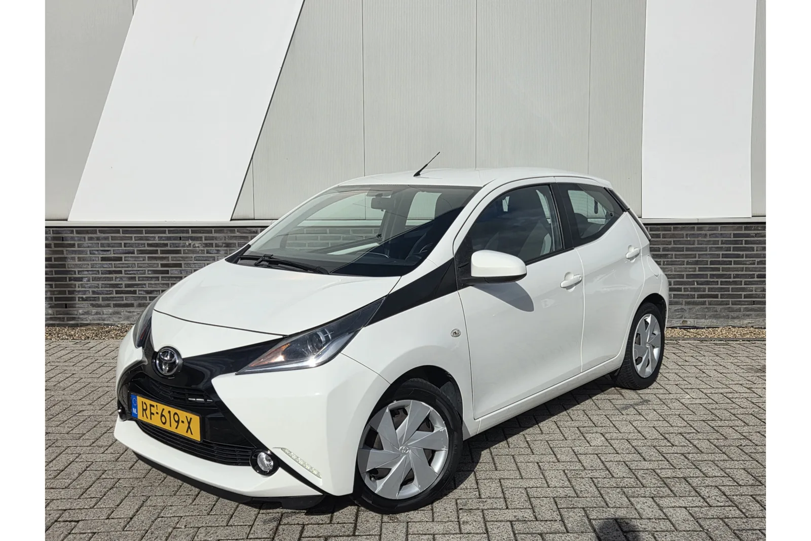 Toyota Aygo (2017) — foto 1