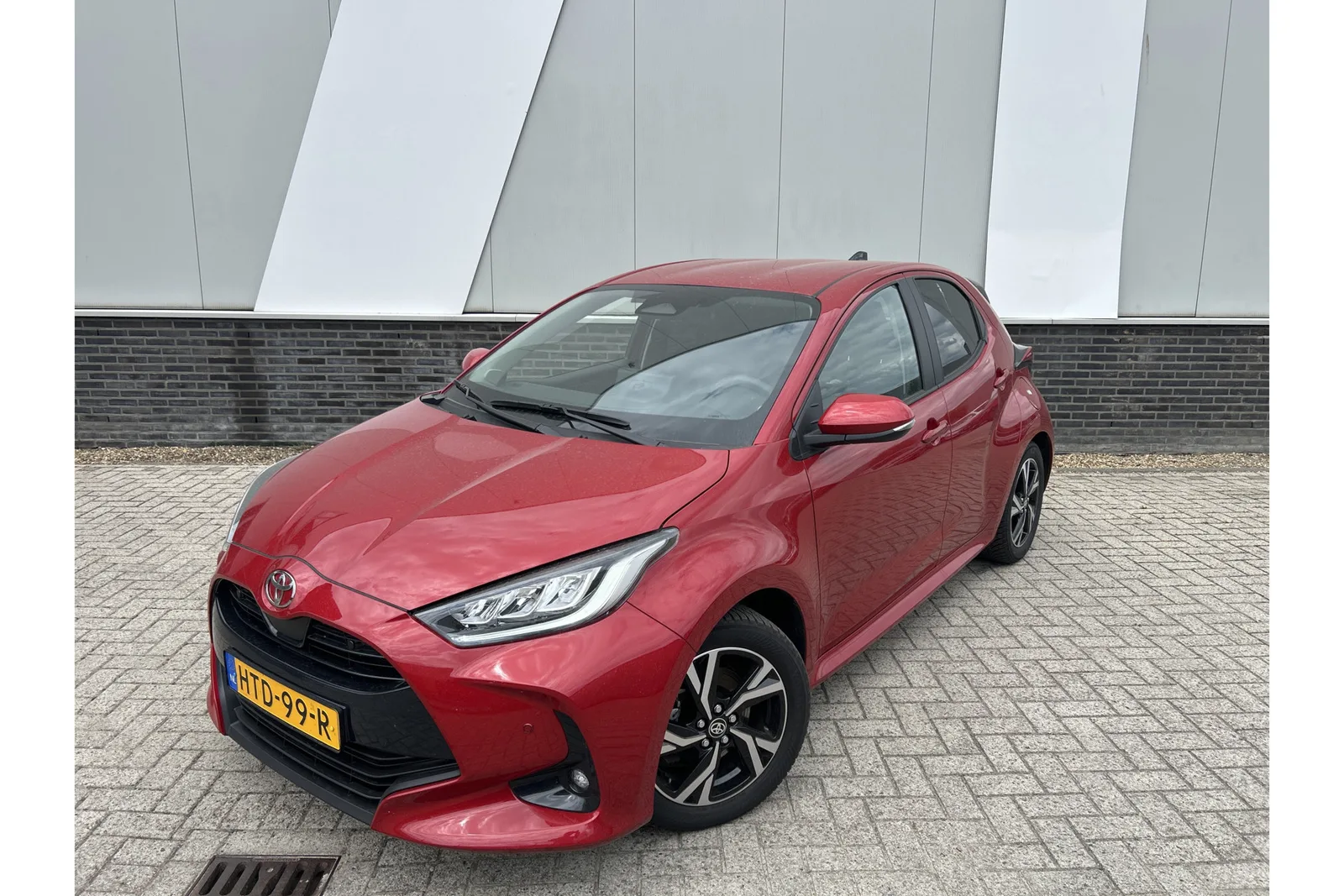 Toyota Yaris (2025) — foto 1