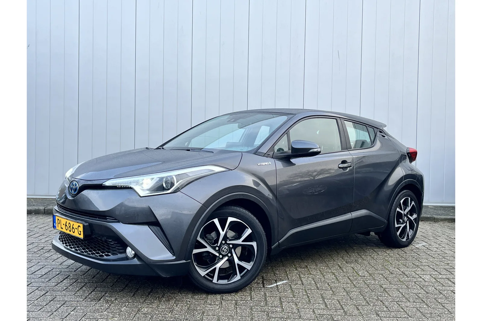 Toyota C-HR (2017) — foto 1