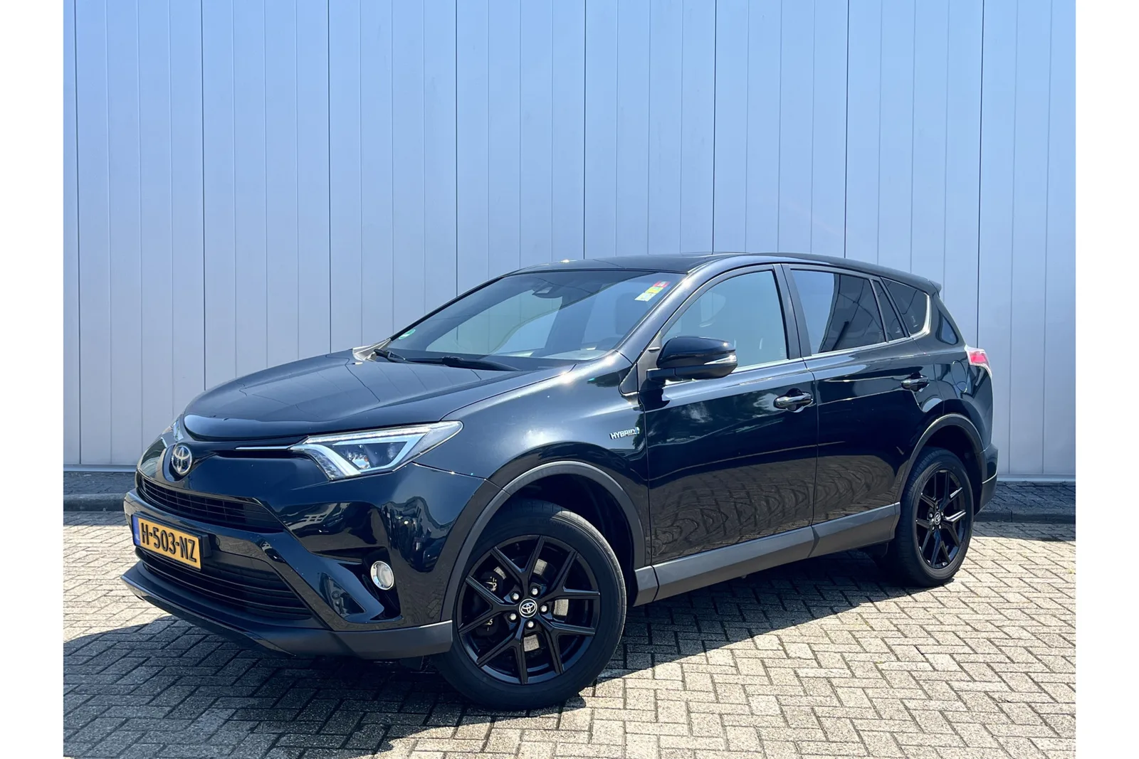 Toyota RAV4 (2017) — foto 1