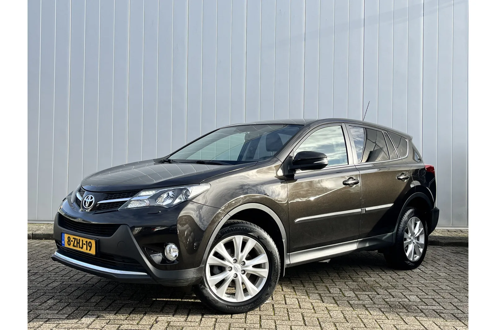 Toyota RAV4 (2015) — foto 1