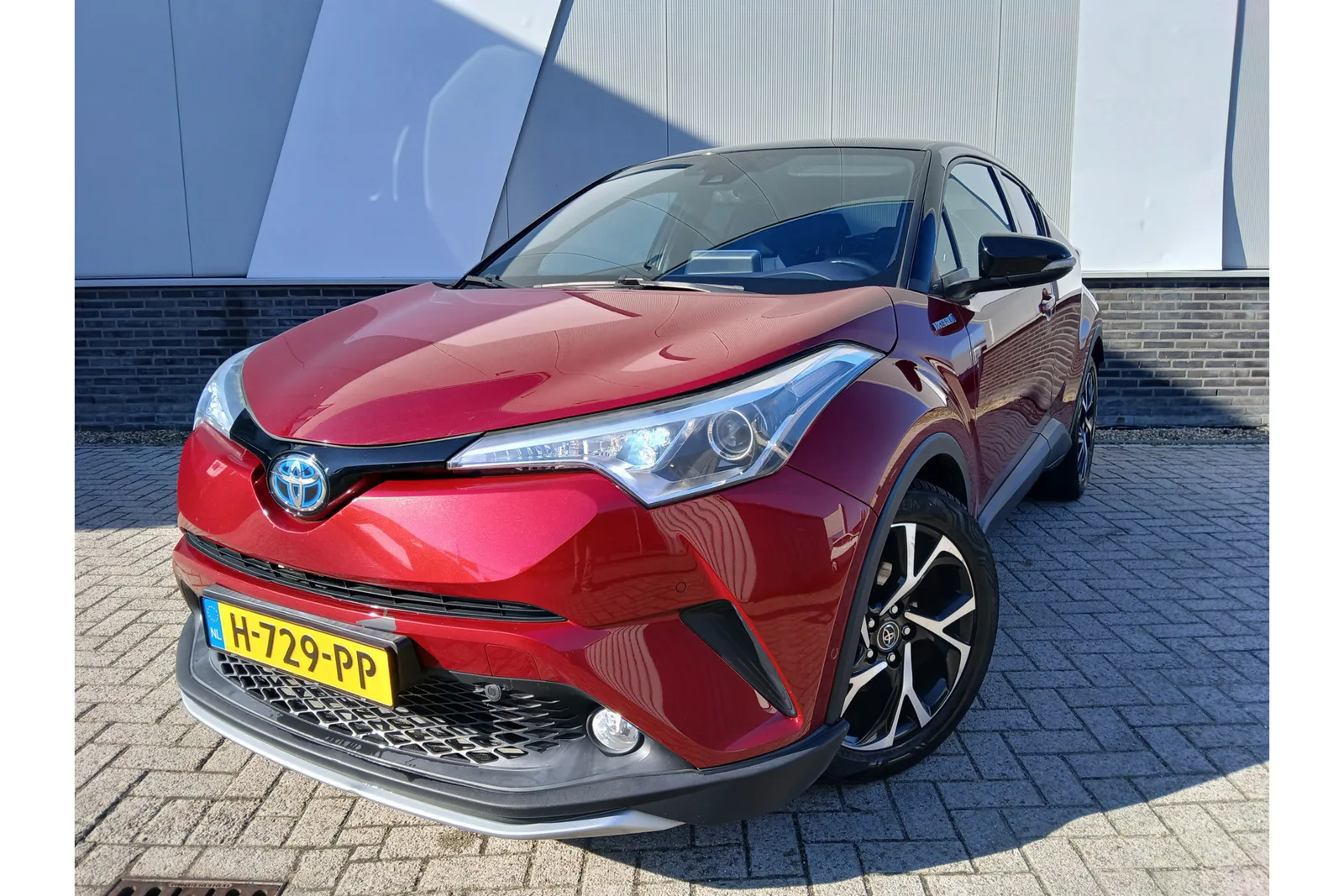 Toyota C-HR (2017) — foto 1
