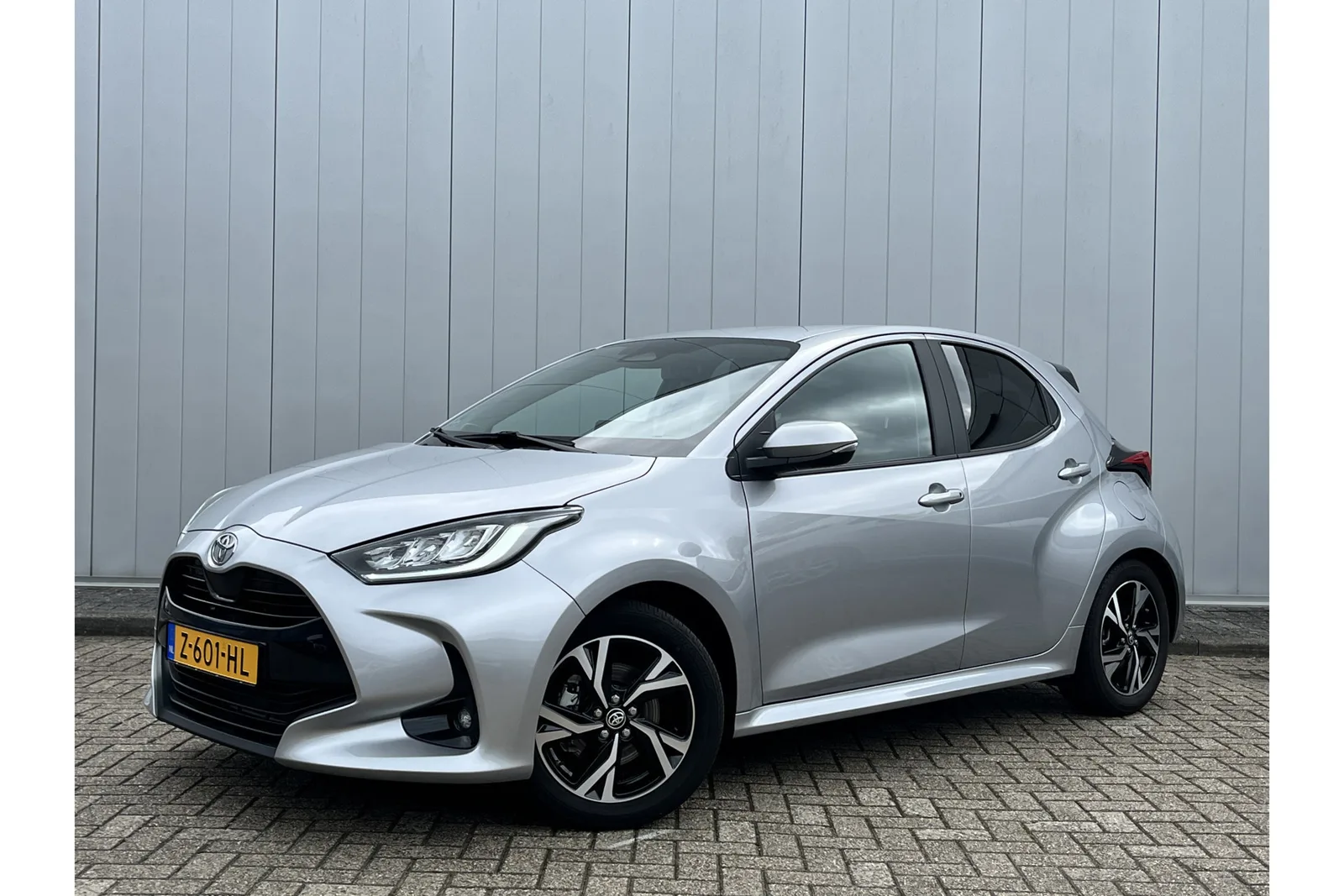 Toyota Yaris (2024) — foto 1