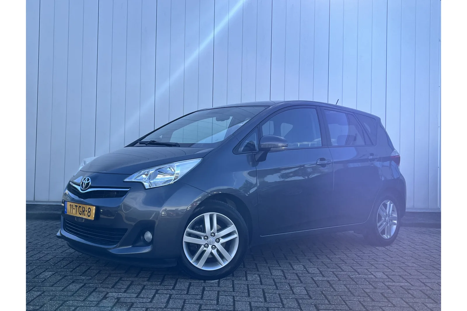 Toyota Verso-S (2012) — foto 1