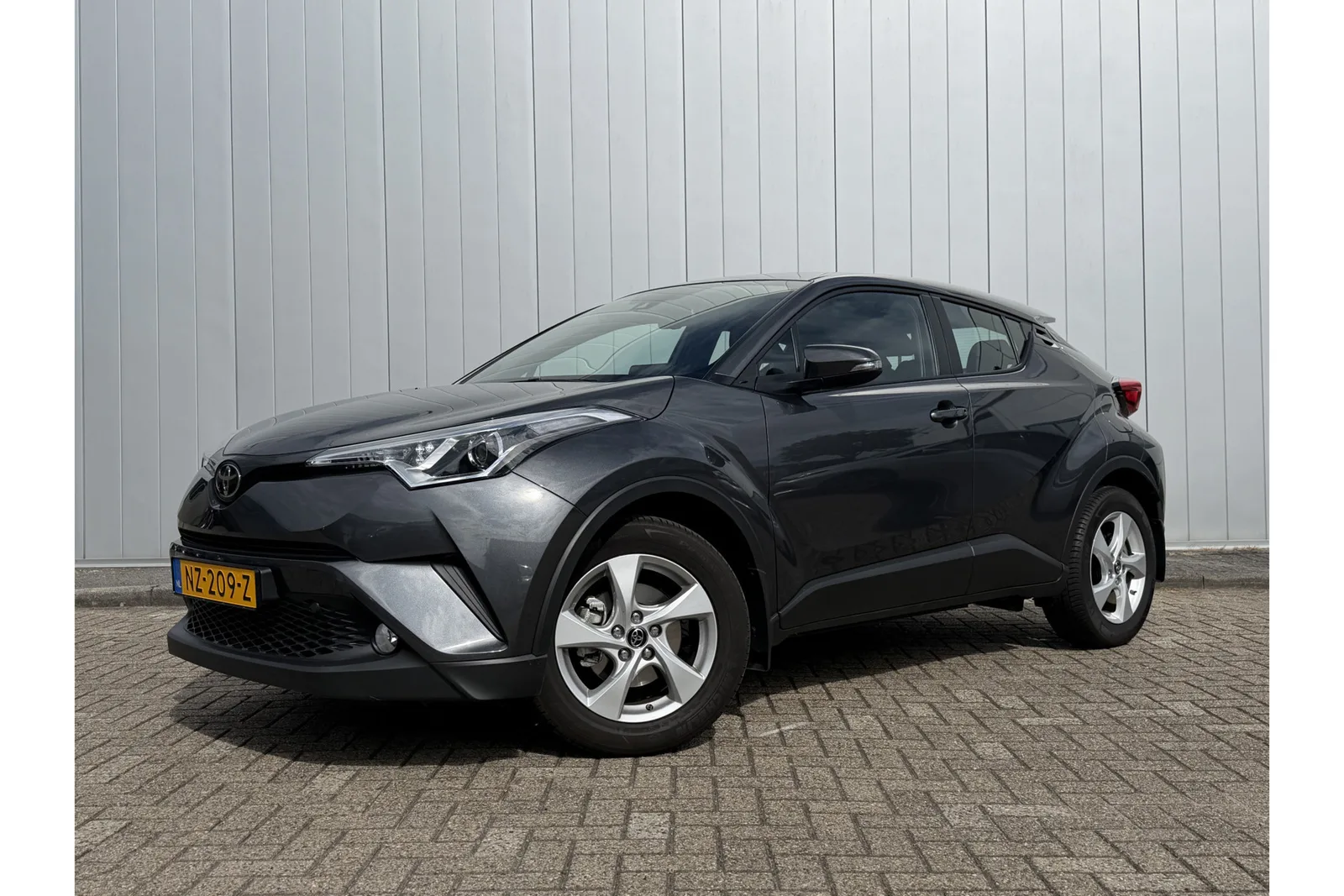 Toyota C-HR (2017) — foto 1