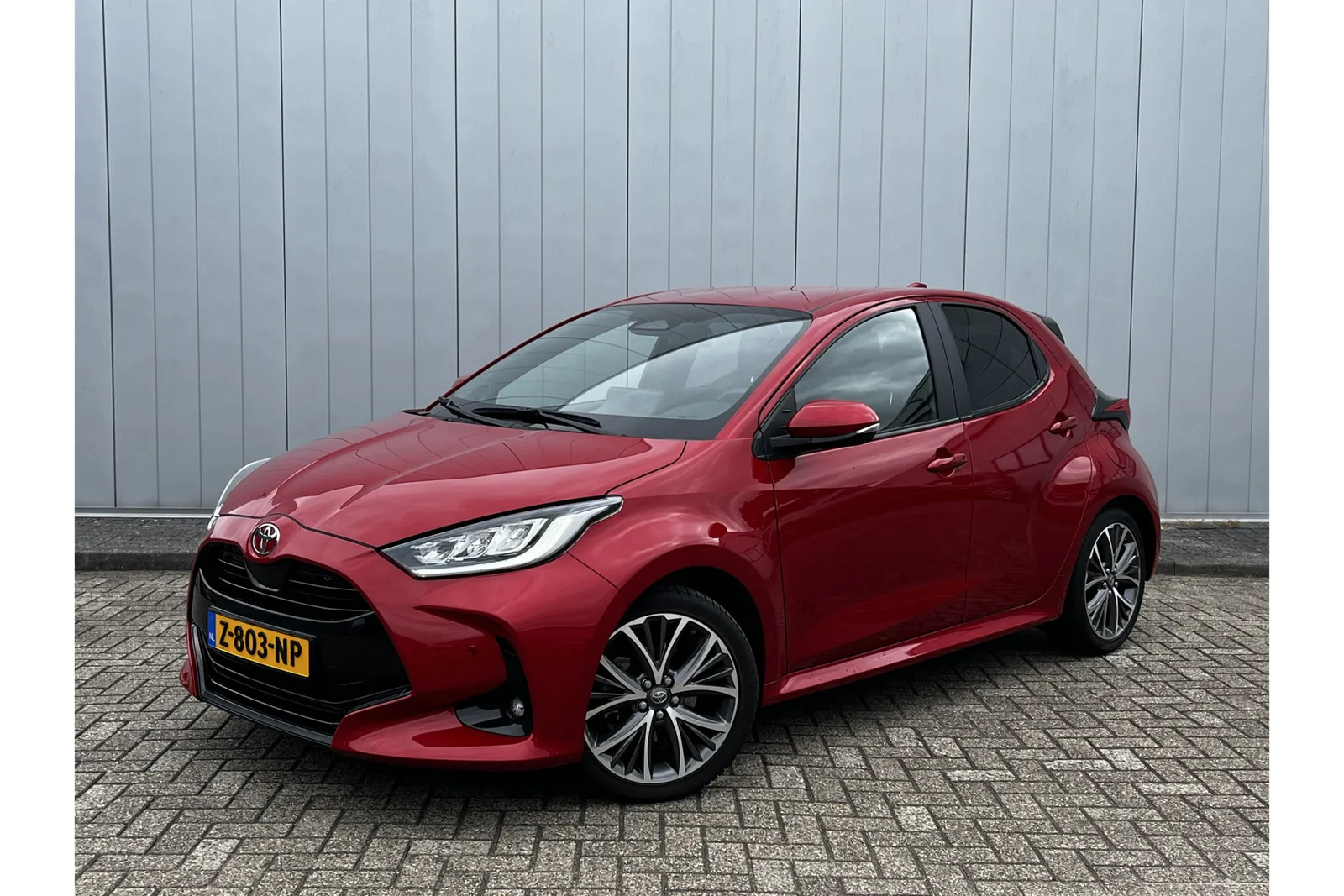 Toyota Yaris (2024) — foto 1
