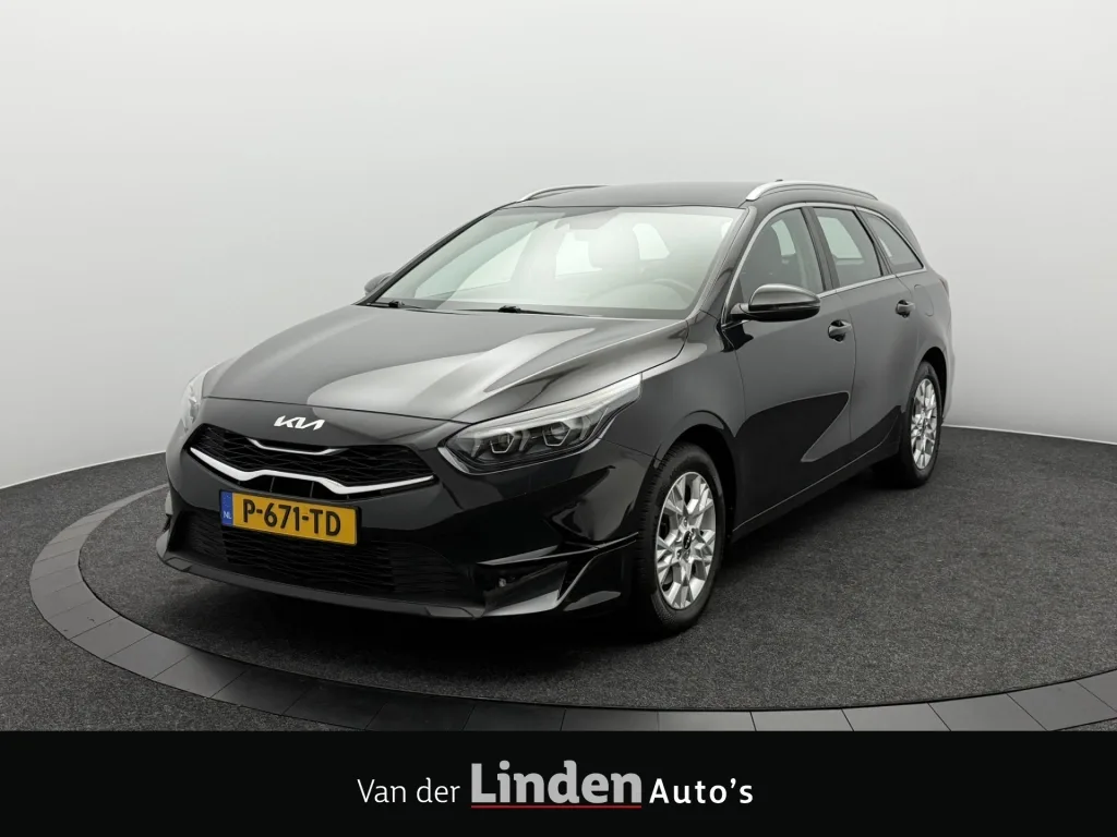 Kia Ceed Sportswagon (2022) — foto 1