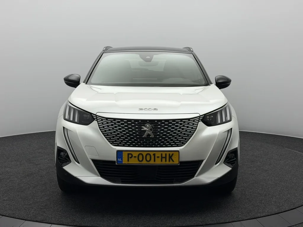Peugeot e-2008 (2022) — foto 1