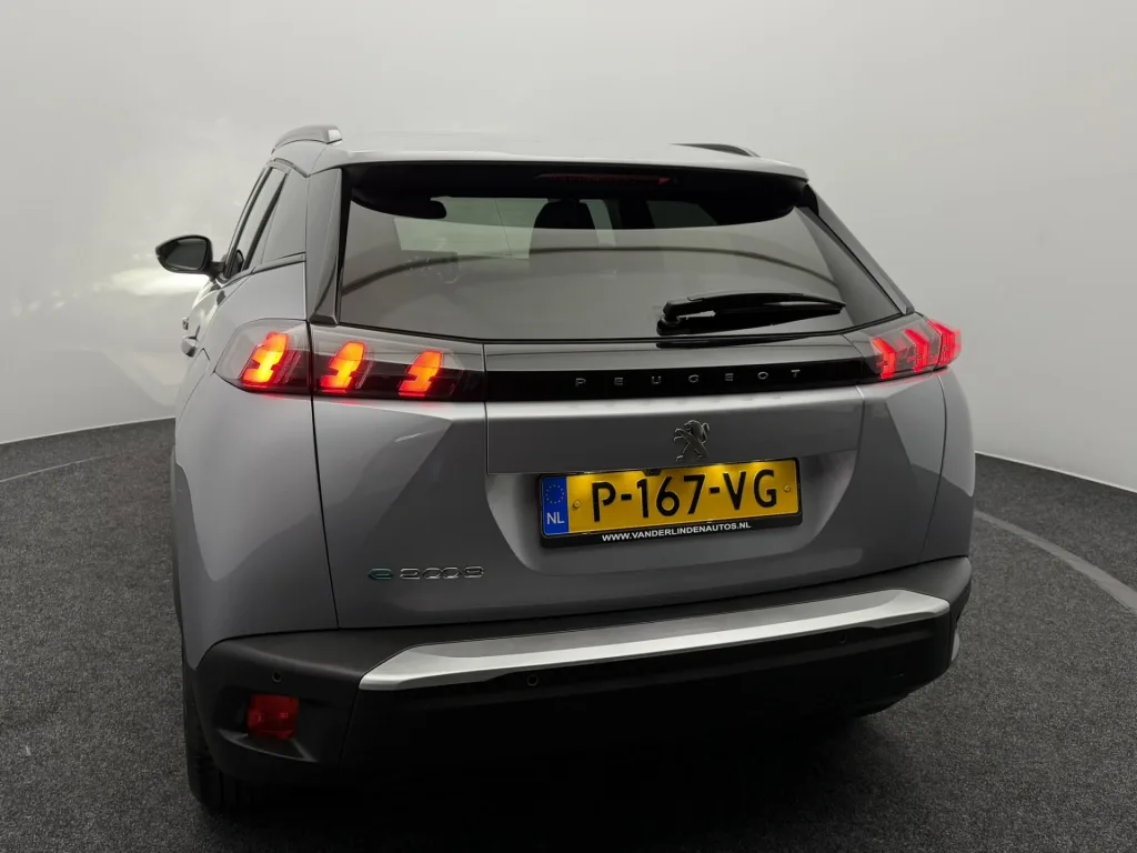 Peugeot e-2008 (2022) — foto 1