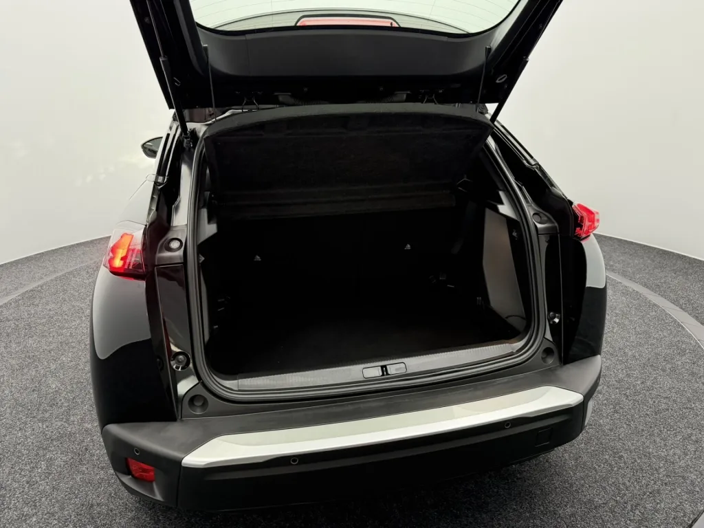 Peugeot e-2008 (2023) — foto 1