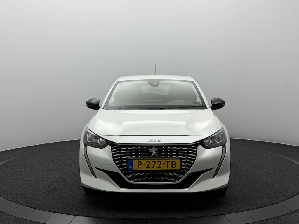 Peugeot e-208 (2022) — foto 1