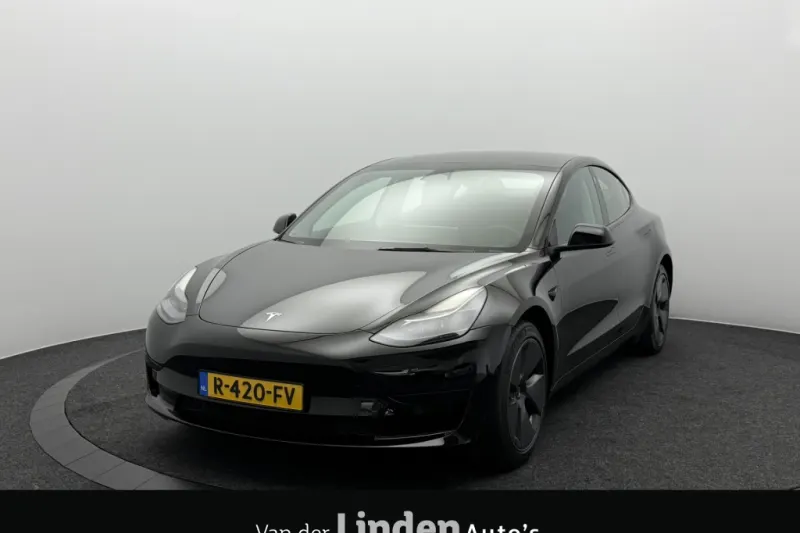 Tesla Model 3 (2022)