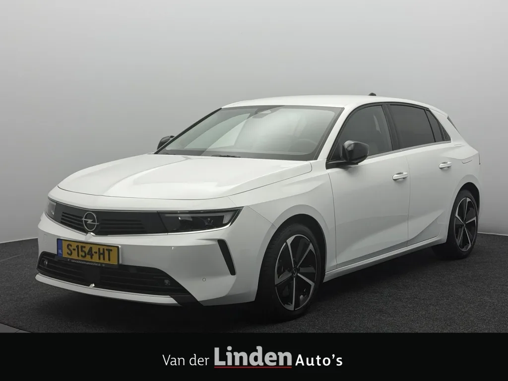 Opel Astra (2023) — foto 1