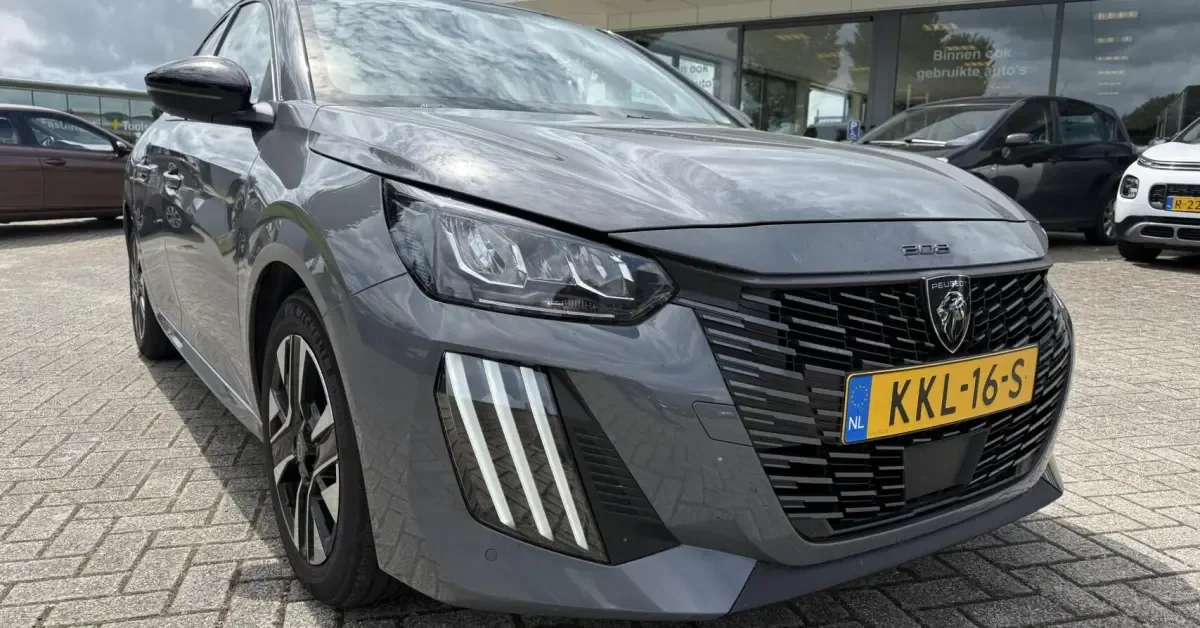 Peugeot 208 (2025) — foto 1