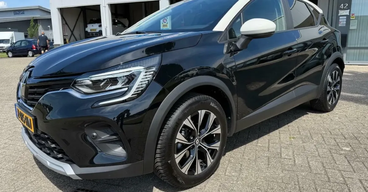 Renault Captur (2023) — foto 1