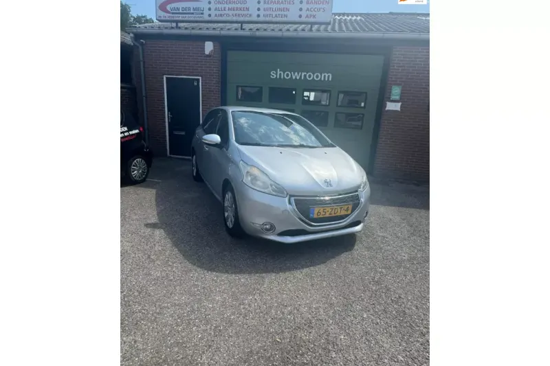 Peugeot 208 (2012)