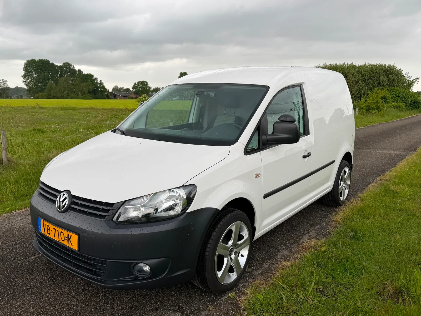 Volkswagen Caddy (2013) — foto 1