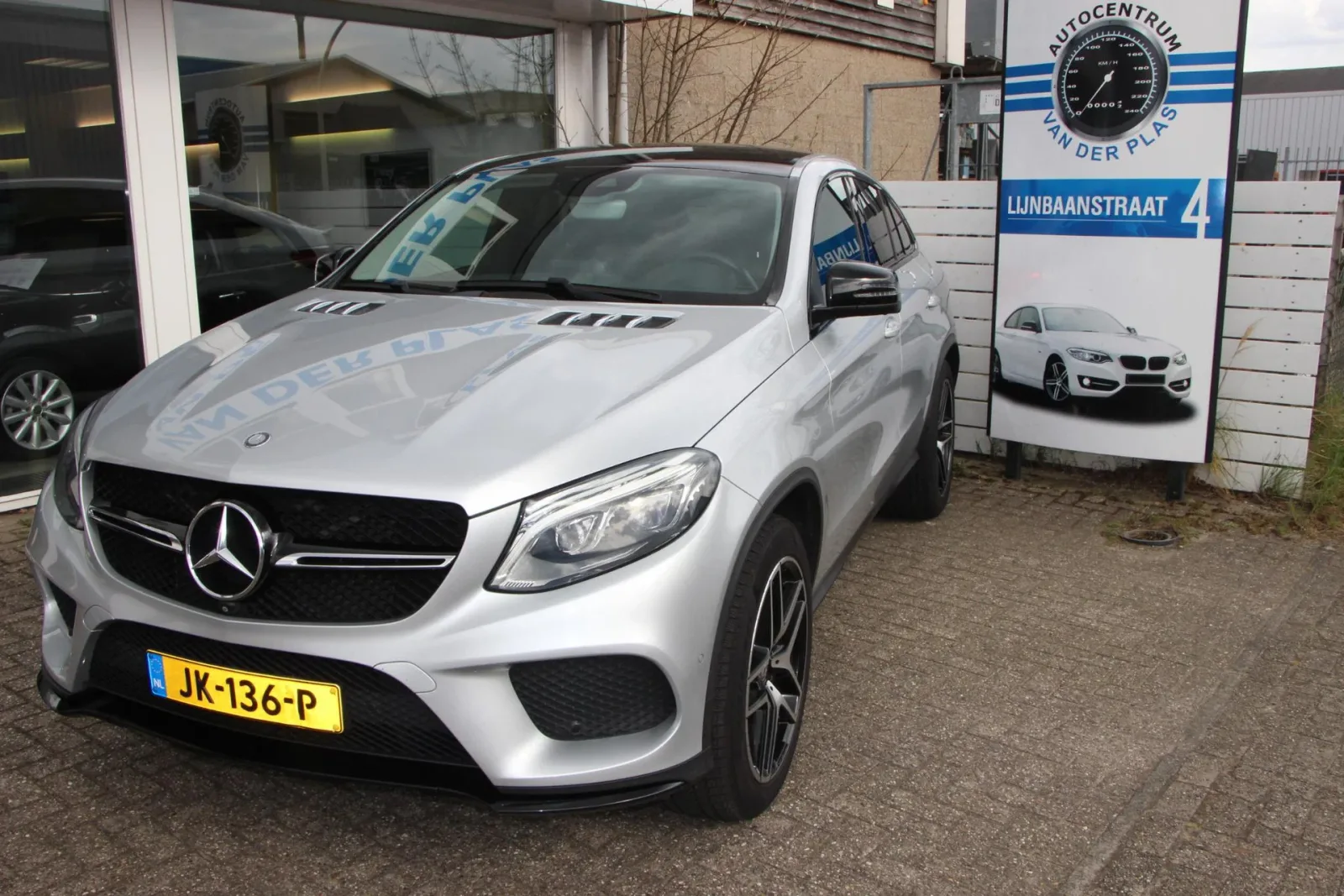 Mercedes-Benz GLE (2016) — foto 1