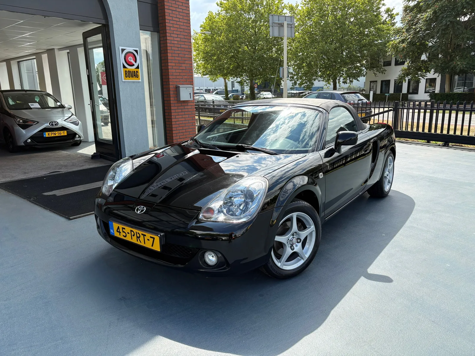 Toyota MR2 (2004) — foto 1