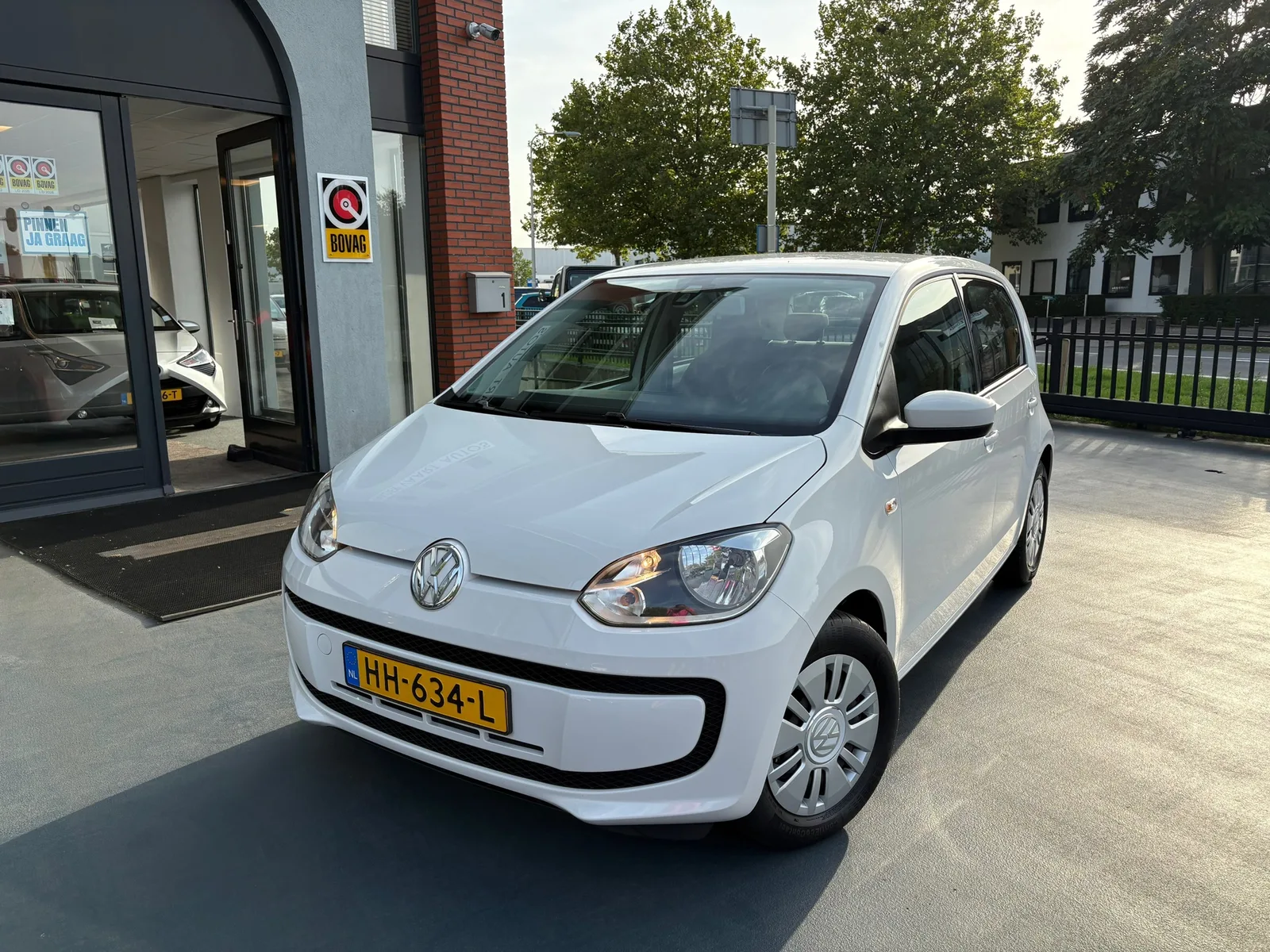 Volkswagen Up! (2015) — foto 1