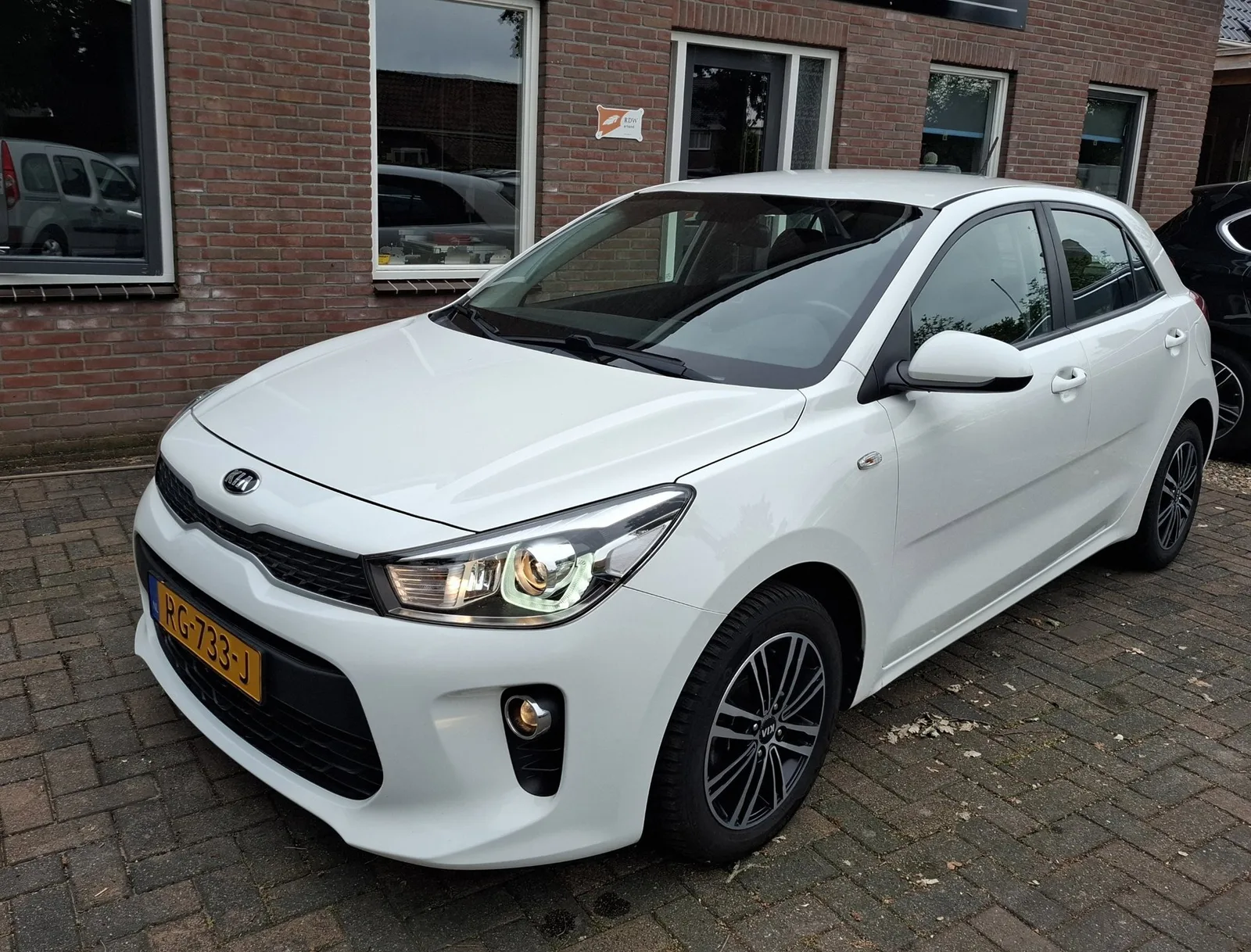 Kia Rio (2017) — foto 1