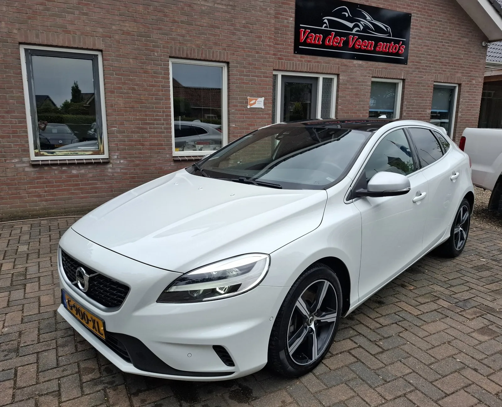 Volvo V40 (2019) — foto 1