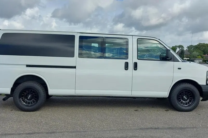 Chevrolet Chevy Van (2016)