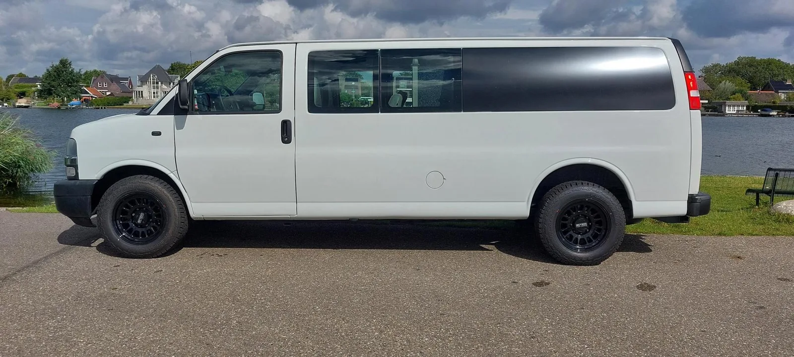 Chevrolet Chevy Van (2016) — foto 1