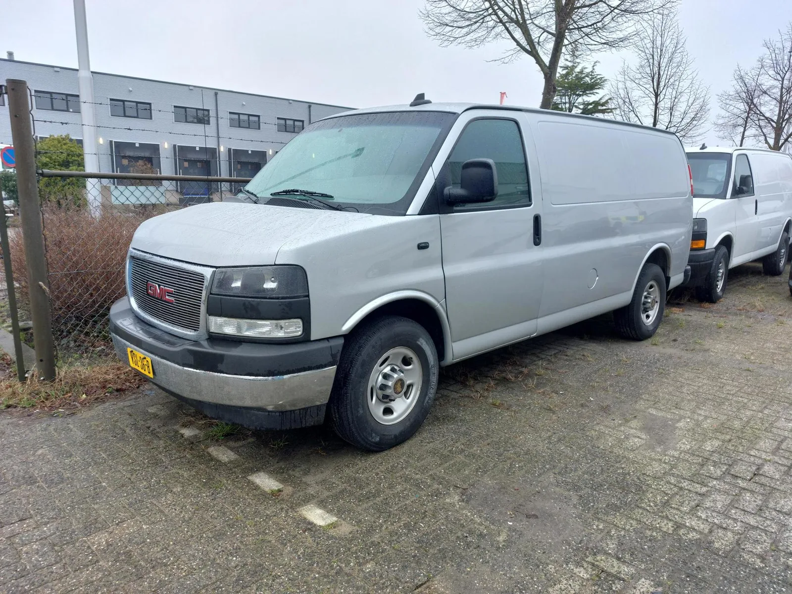 Chevrolet Chevy Van (2019) — foto 1